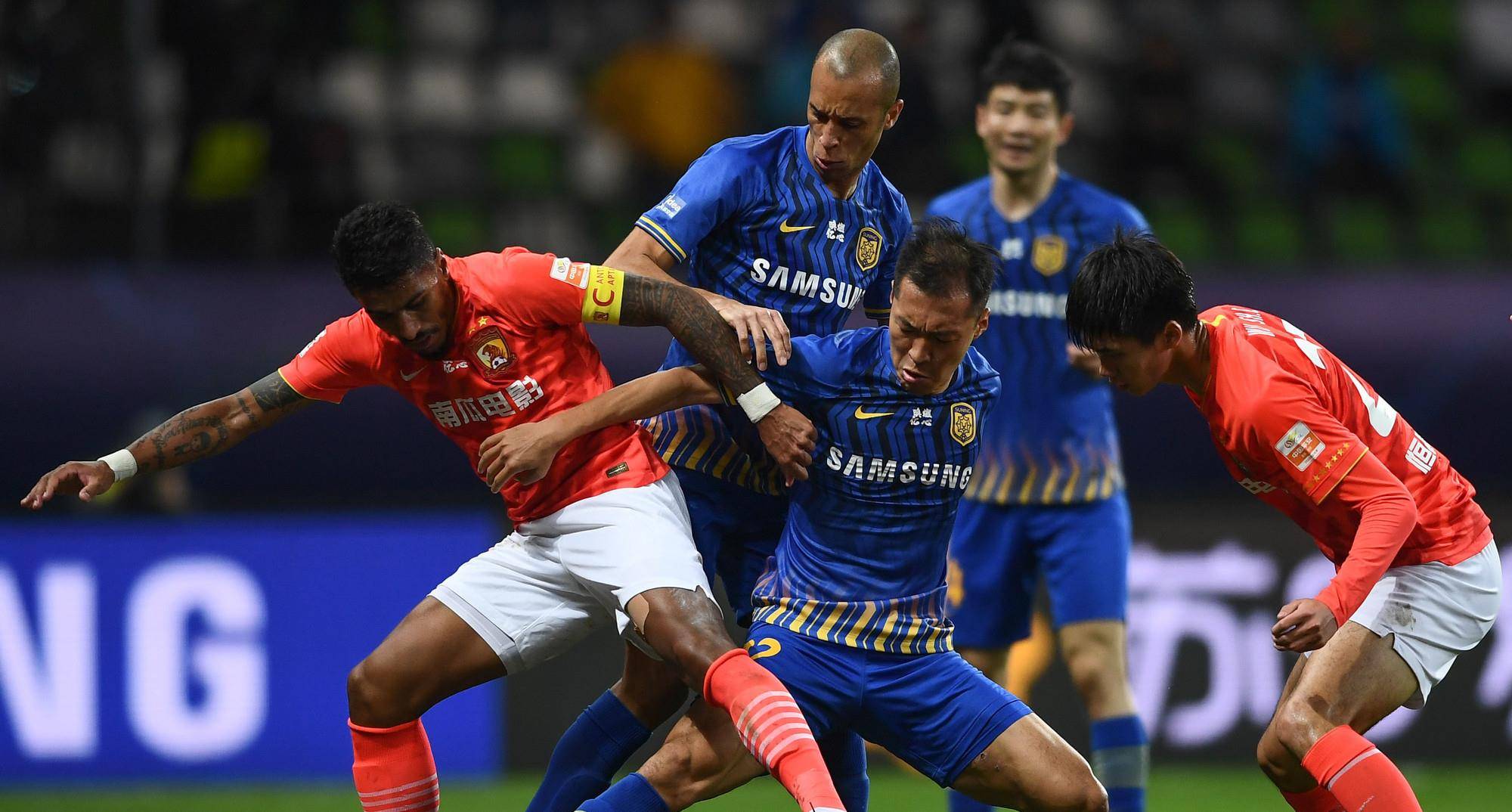 
中超决赛：一场师徒间的斗智斗勇 首回合苏宁0：0战平恒大“十大足球赌注软件排行榜”(图4)