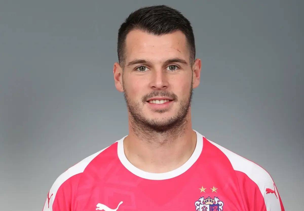 “足球赌注软件APP”
申花第4外援浮现 锁定J联赛30岁空霸中后卫 后防焦点离队剩1悬念(图4)