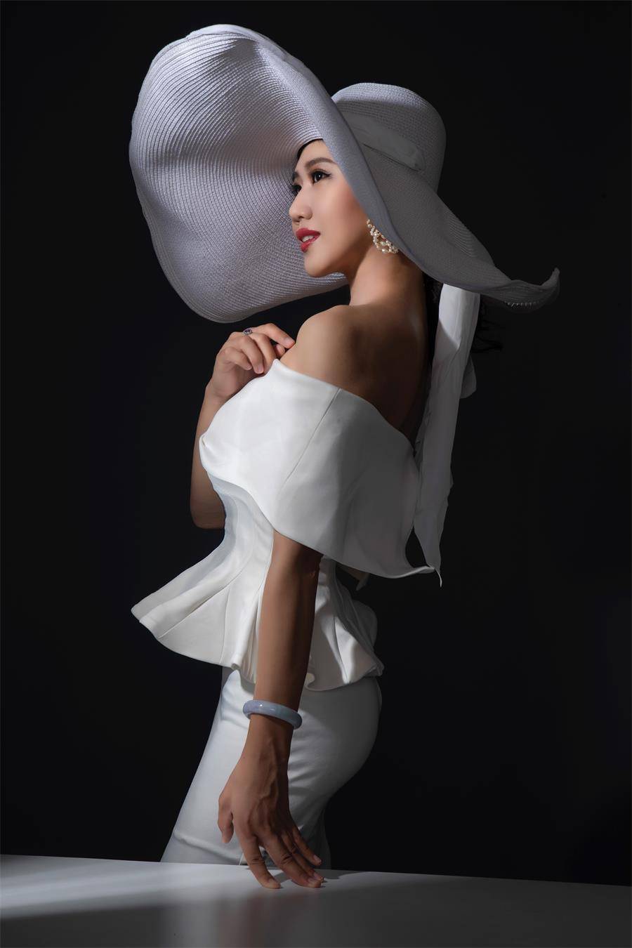 
【陈佳琦】北京电视台《北京直通车》栏目主持人【足球赌注软件APP】(图2)